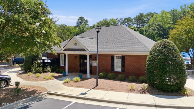 215 Lansbrooke Lane, Apex, NC 27502