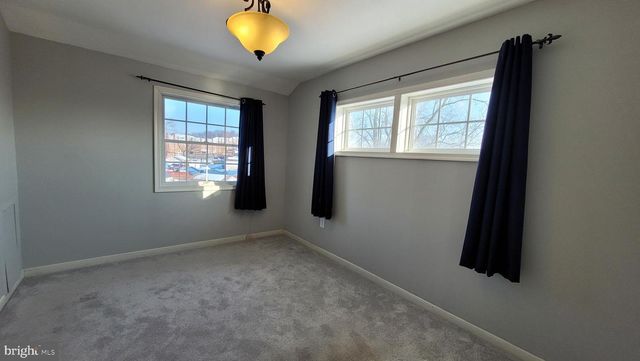 2752 NORFEN RD, Baltimore, MD 21227