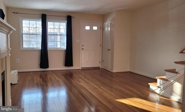 2752 NORFEN RD, Baltimore, MD 21227