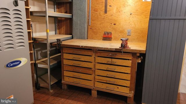 2752 NORFEN RD, Baltimore, MD 21227