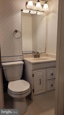 2752 NORFEN RD, Baltimore, MD 21227