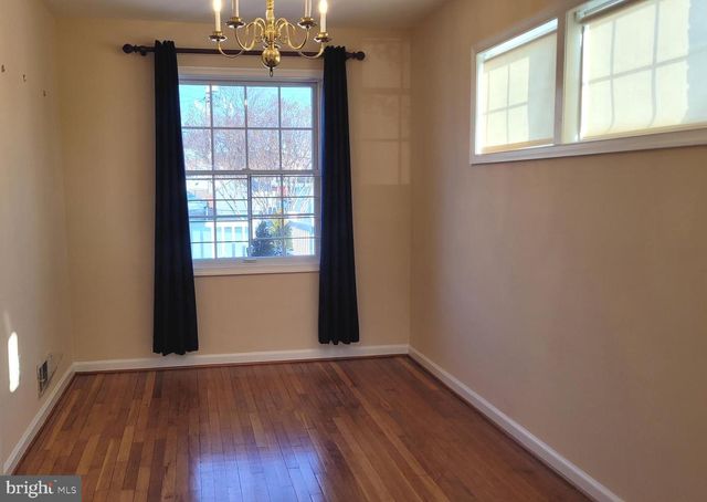 2752 NORFEN RD, Baltimore, MD 21227