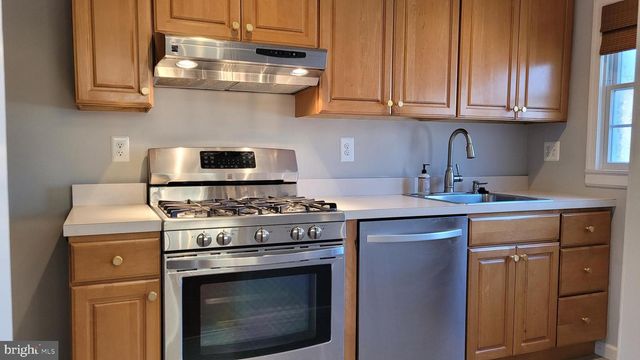 2752 NORFEN RD, Baltimore, MD 21227