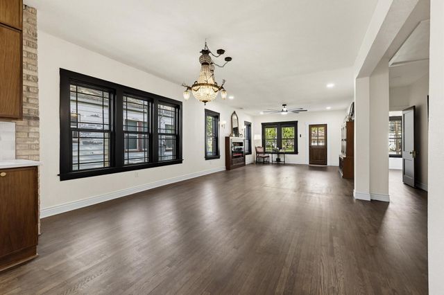 1112 S Travis Street, Sherman, TX 75090