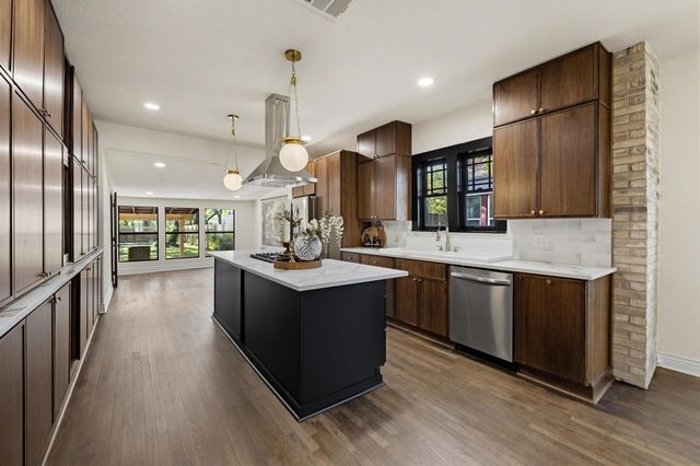 1112 S Travis Street, Sherman, TX 75090