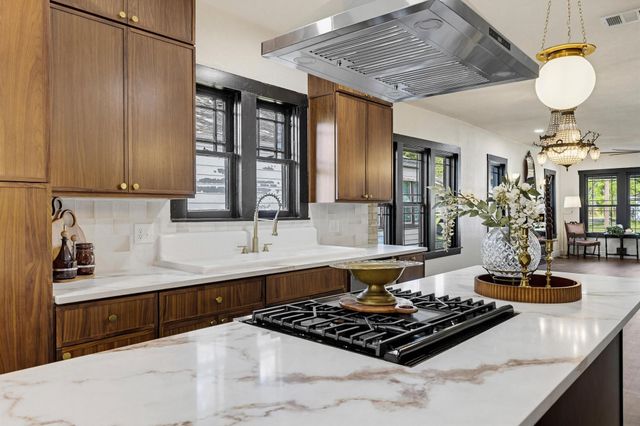 1112 S Travis Street, Sherman, TX 75090