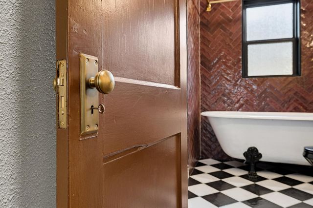 1112 S Travis Street, Sherman, TX 75090