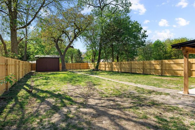 1112 S Travis Street, Sherman, TX 75090