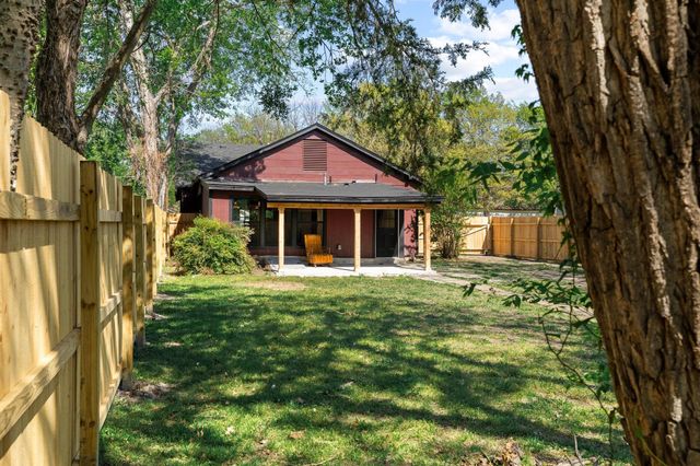 1112 S Travis Street, Sherman, TX 75090