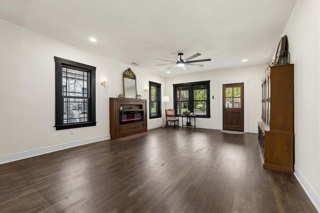 1112 S Travis Street, Sherman, TX 75090