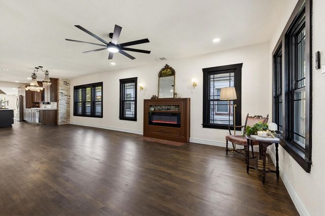 1112 S Travis Street, Sherman, TX 75090