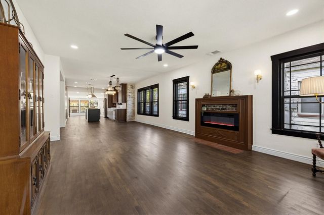 1112 S Travis Street, Sherman, TX 75090