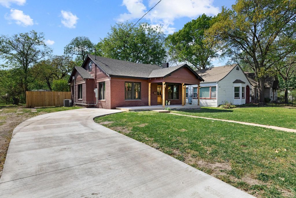 1112 S Travis Street, Sherman, TX 75090