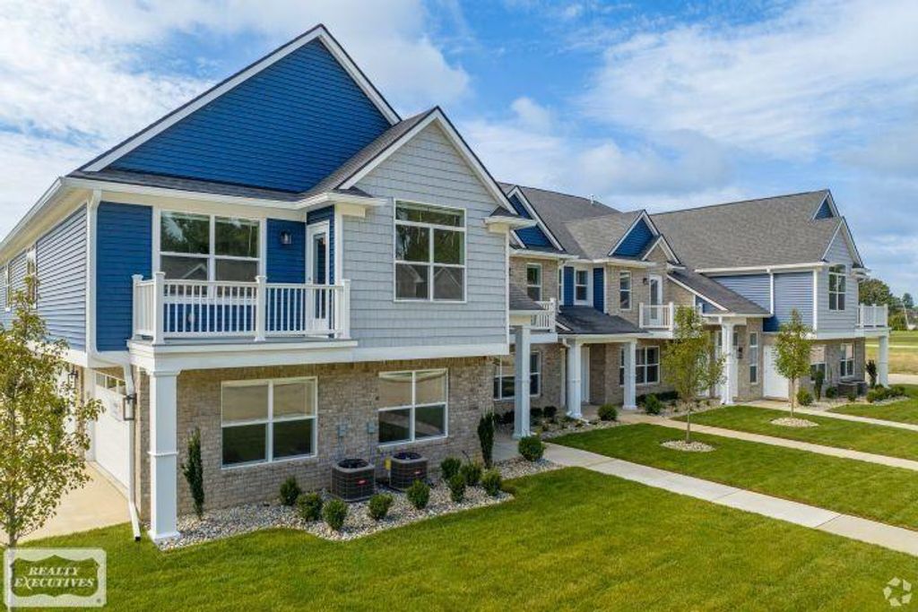 32968 Antrim Drive, Chesterfield Twp, MI 48047