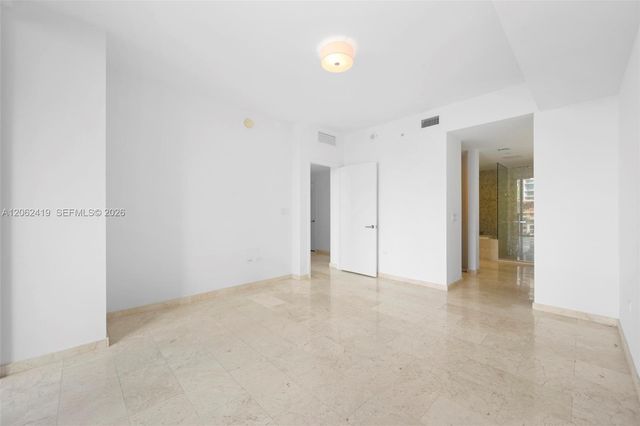 68 SE 6th St 910, Miami, FL 33131