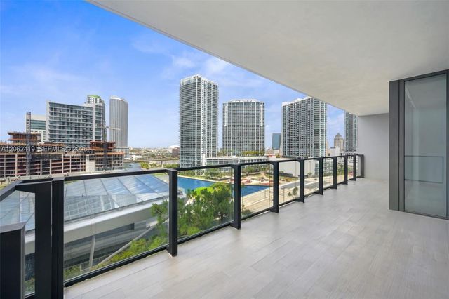 68 SE 6th St 910, Miami, FL 33131