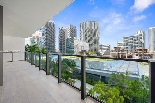 68 SE 6th St 910, Miami, FL 33131