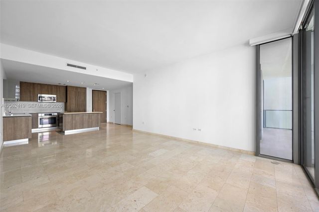 68 SE 6th St 910, Miami, FL 33131