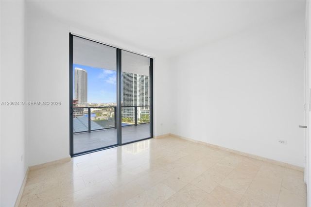 68 SE 6th St 910, Miami, FL 33131