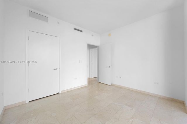 68 SE 6th St 910, Miami, FL 33131