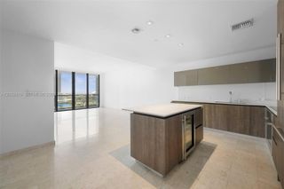 68 SE 6th St 910, Miami, FL 33131