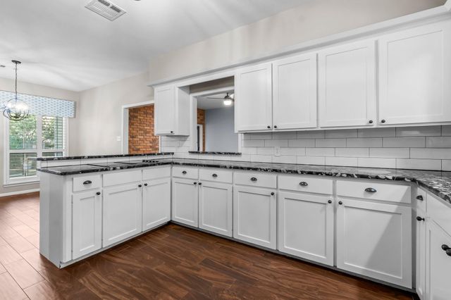 7 Elwood Hills Court, The Woodlands, TX 77381