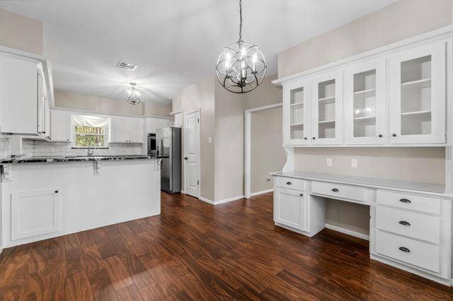 7 Elwood Hills Court, The Woodlands, TX 77381