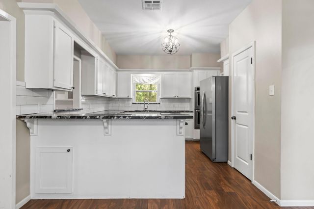 7 Elwood Hills Court, The Woodlands, TX 77381