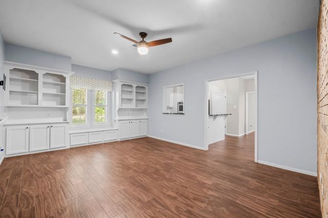 7 Elwood Hills Court, The Woodlands, TX 77381