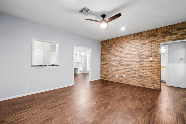 7 Elwood Hills Court, The Woodlands, TX 77381