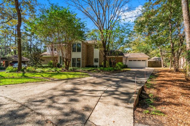 7 Elwood Hills Court, The Woodlands, TX 77381