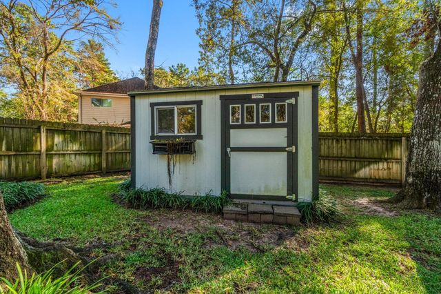 7 Elwood Hills Court, The Woodlands, TX 77381