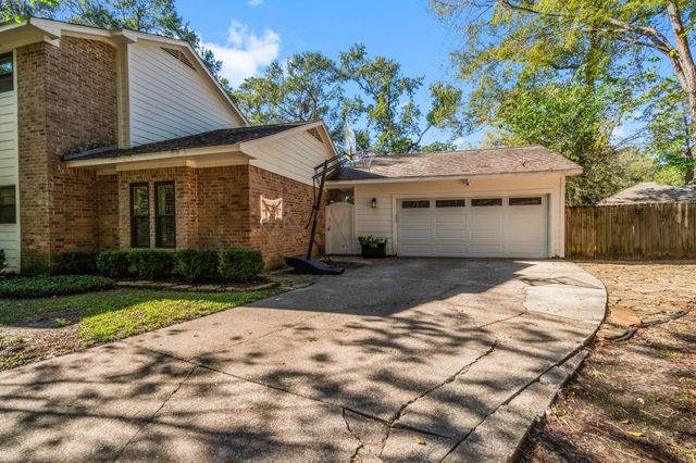 7 Elwood Hills Court, The Woodlands, TX 77381