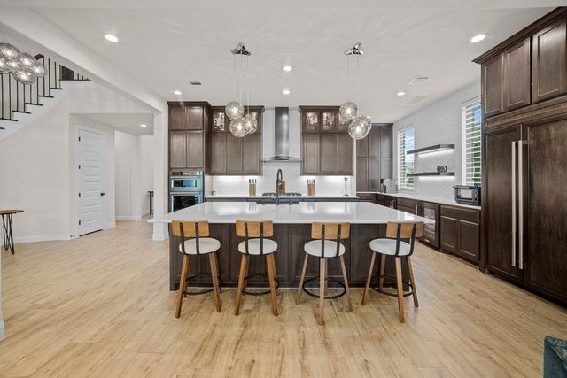 461 Crosswater LN, Dripping Springs, TX 78620