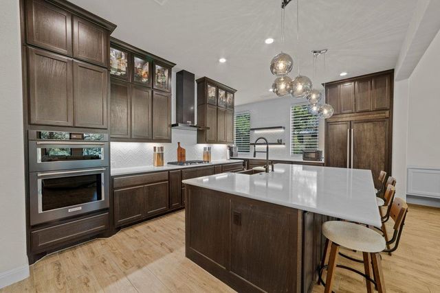 461 Crosswater LN, Dripping Springs, TX 78620