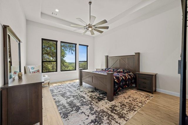 461 Crosswater LN, Dripping Springs, TX 78620