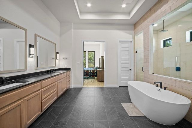 461 Crosswater LN, Dripping Springs, TX 78620
