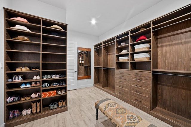 461 Crosswater LN, Dripping Springs, TX 78620
