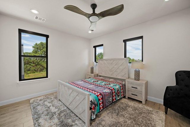 461 Crosswater LN, Dripping Springs, TX 78620
