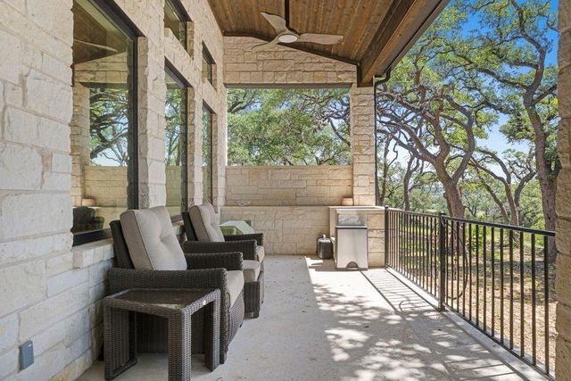 461 Crosswater LN, Dripping Springs, TX 78620