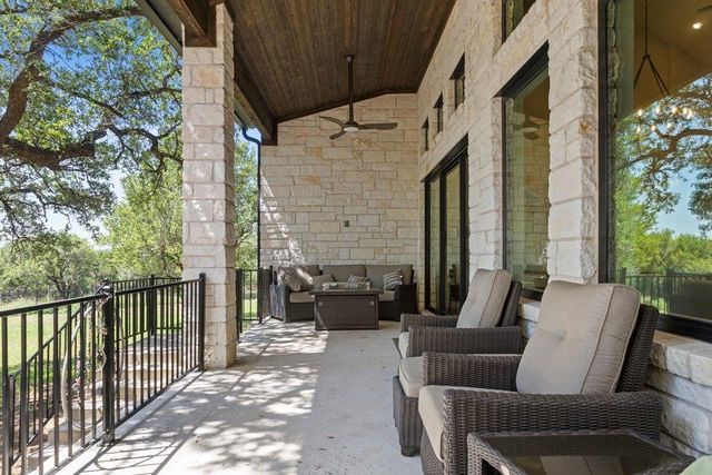 461 Crosswater LN, Dripping Springs, TX 78620