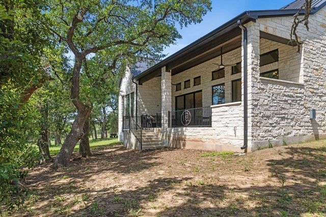 461 Crosswater LN, Dripping Springs, TX 78620