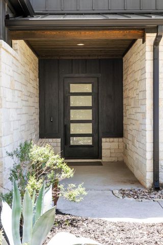 461 Crosswater LN, Dripping Springs, TX 78620