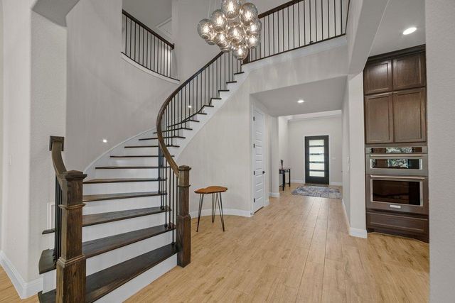 461 Crosswater LN, Dripping Springs, TX 78620