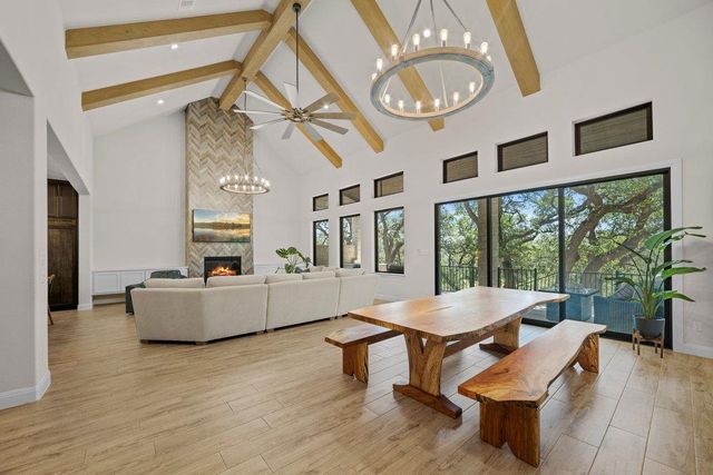 461 Crosswater LN, Dripping Springs, TX 78620
