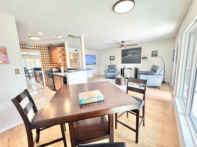 200 Pensacola Beach Rd J2, Gulf Breeze, FL 32561