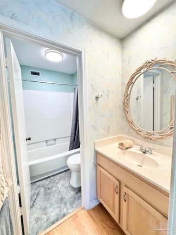 200 Pensacola Beach Rd J2, Gulf Breeze, FL 32561