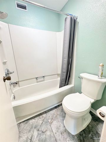 200 Pensacola Beach Rd J2, Gulf Breeze, FL 32561