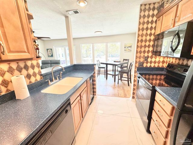 200 Pensacola Beach Rd J2, Gulf Breeze, FL 32561