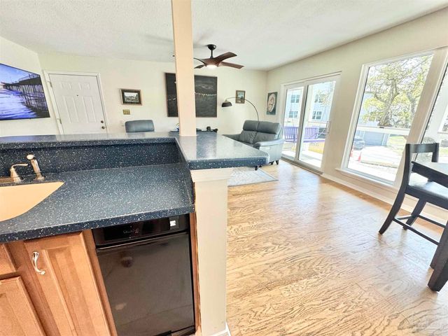 200 Pensacola Beach Rd J2, Gulf Breeze, FL 32561